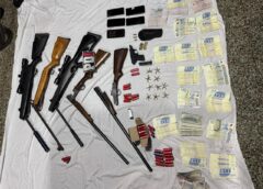 ALLANAMIENTOS POR HOMICIDIO EN VILLA GOBERNADOR GÁLVEZ: UN APREHENDIDO Y EL SECUESTRO DE ARMAS, DINERO Y CELULARES
