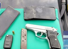 VILLA GOBERNADOR GÁLVEZ: TRES DETENIDOS TRAS INTENTAR ESCAPAR POR LOS TECHOS CON UN ARMA DE GUERRA