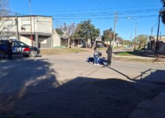 UN MOTOCICLISTA ATROPELLÓ A DOS MUJERES EN VILLA GOBERNADOR GÁLVEZ Y SE DIO A LA FUGA