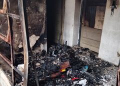 INCENDIO SIN VÍCTIMAS EN VILLA GOBERNADOR GÁLVEZ: UN INMUEBLE SUFRIÓ SEVEROS DAÑOS MATERIALES