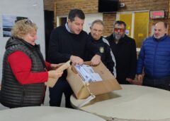 200 ADULTOS MAYORES VOTAN LLEVAR EL MURAL “LA CASCADA DEL SALADILLO” AL CENTRO DE JUBILADOS BALCARCE.
