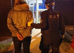 CAYÓ EN VILLA GOBERNADOR GÁLVEZ: TENÍA PEDIDO DE CAPTURA Y TRANSPORTABA DOSIS DE DROGA