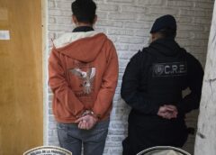 VILLA GOBERNADOR GÁLVEZ: DETUVIERON A UN HOMBRE TRAS IR A LA CASA DE SU EXPAREJA, AGREDIRLA Y AMENAZARLA DE MUERTE