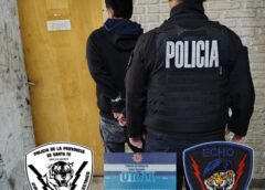 PERSECUCIÓN Y DETENCIÓN EN VILLA GOBERNADOR GÁLVEZ: INTENTÓ ESCAPAR DE LA POLICÍA EN MOTO Y FUE INTERCEPTADO