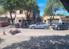 ACCIDENTE DE TRÁNSITO EN VILLA GOBERNADOR GÁLVEZ: UNA MOTOCICLISTA TRASLADADA AL HOSPITAL GAMEN